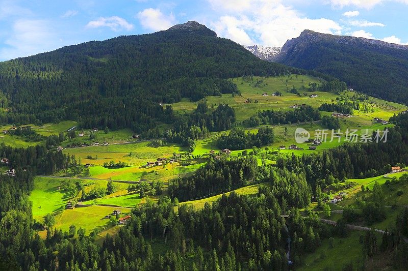 Timmelsjoch - Rombo pass -山口之间的奥兹塔尔阿尔卑斯山在奥地利，和Dolomites在意大利-阿尔卑斯山景观在奥地利奥兹塔尔泰罗尔-雄伟的高山景观，戏剧性的蒂罗尔雪山全景和田园诗般的草地，奥地利和意大利